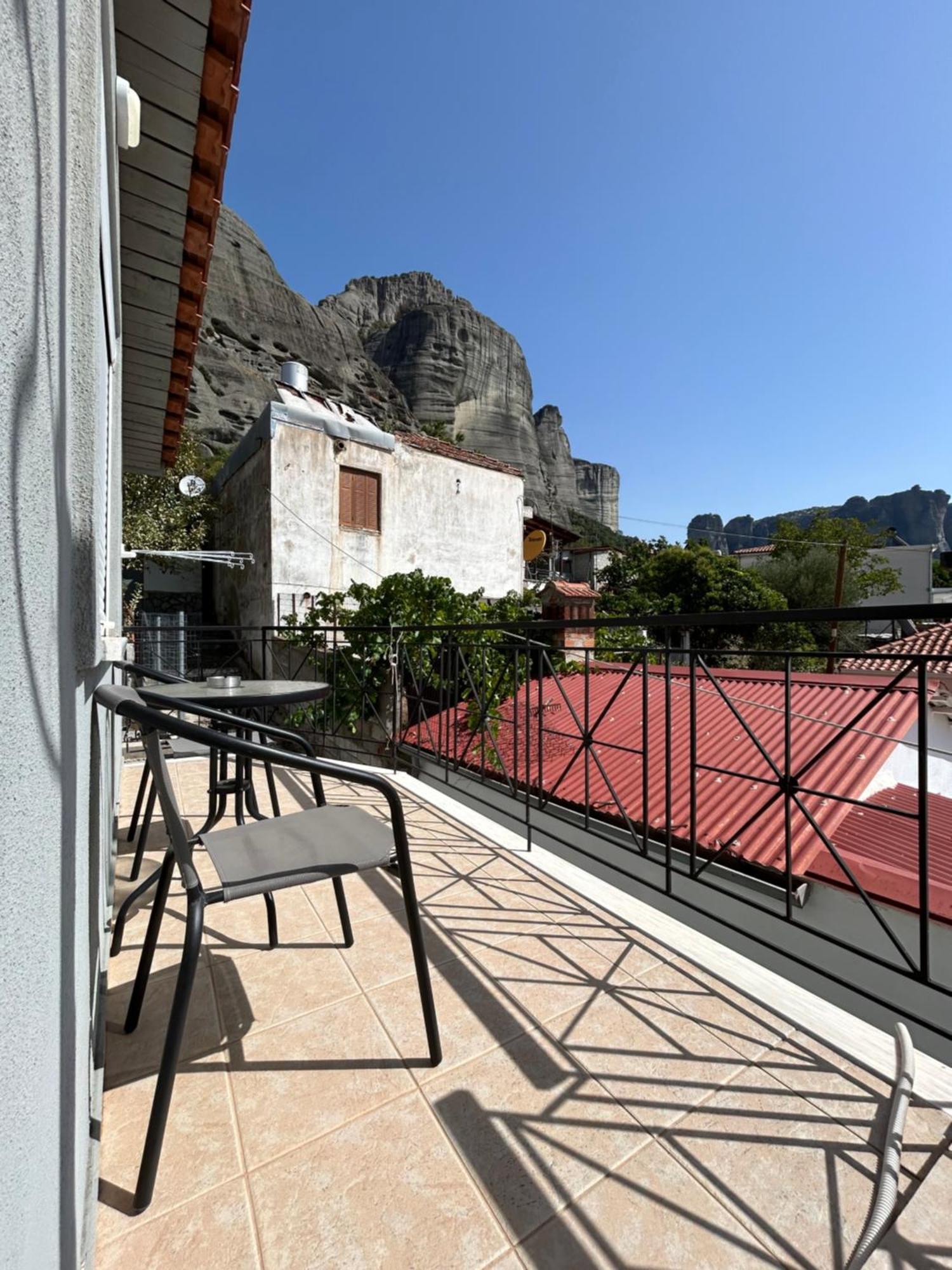 Apartamento In The Shadow Of The Rocks *
